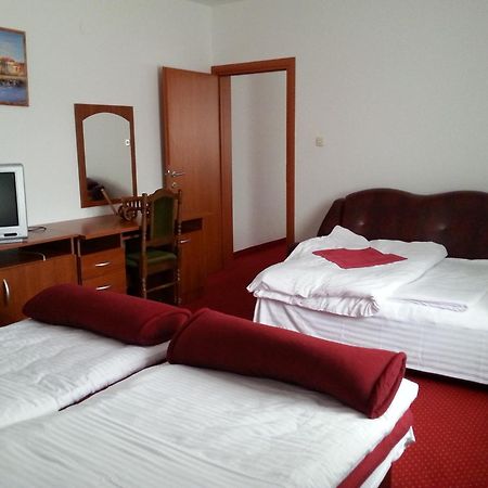 Hotel Mirni Kutak Otočac Dış mekan fotoğraf