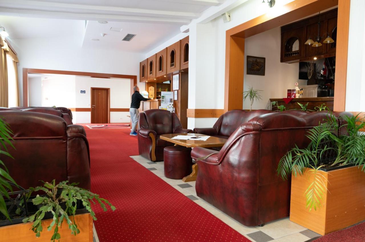 Hotel Mirni Kutak Otočac Dış mekan fotoğraf