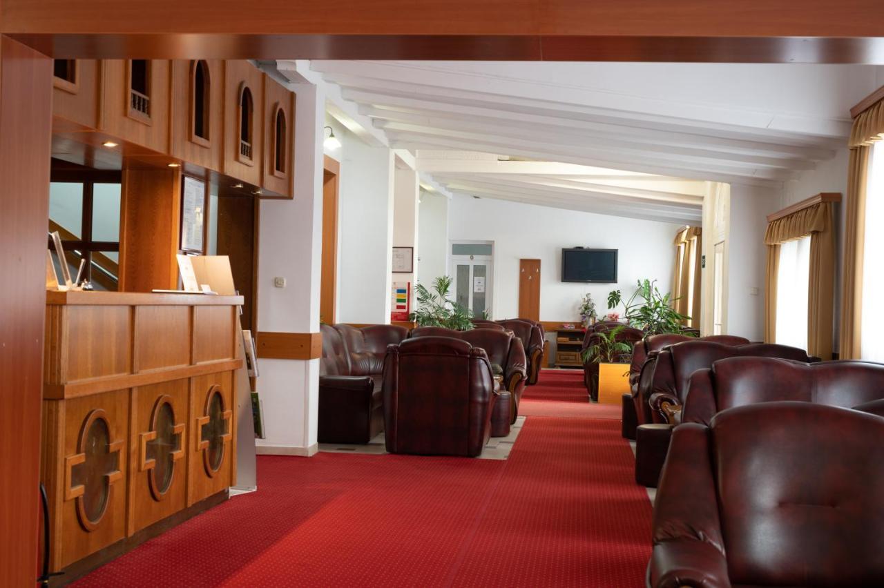 Hotel Mirni Kutak Otočac Dış mekan fotoğraf