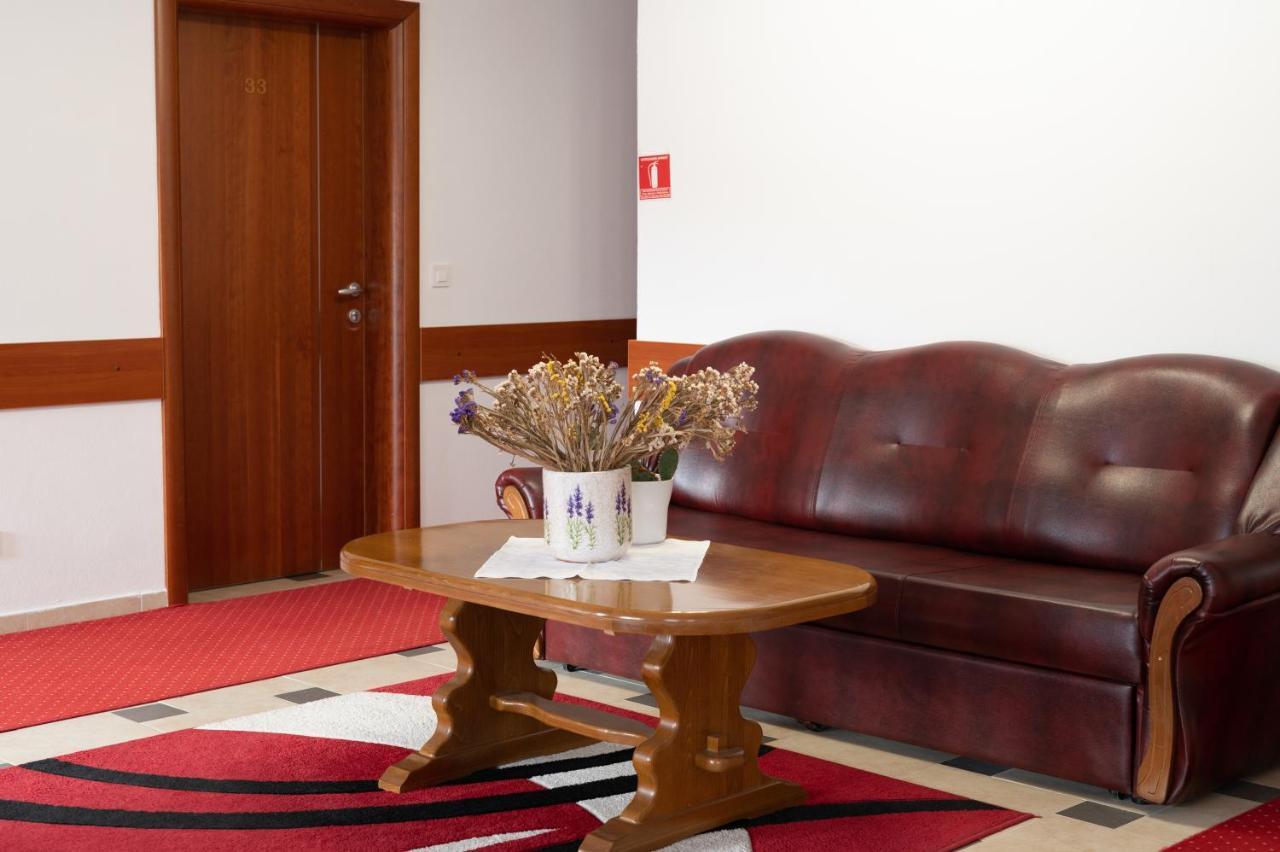 Hotel Mirni Kutak Otočac Dış mekan fotoğraf