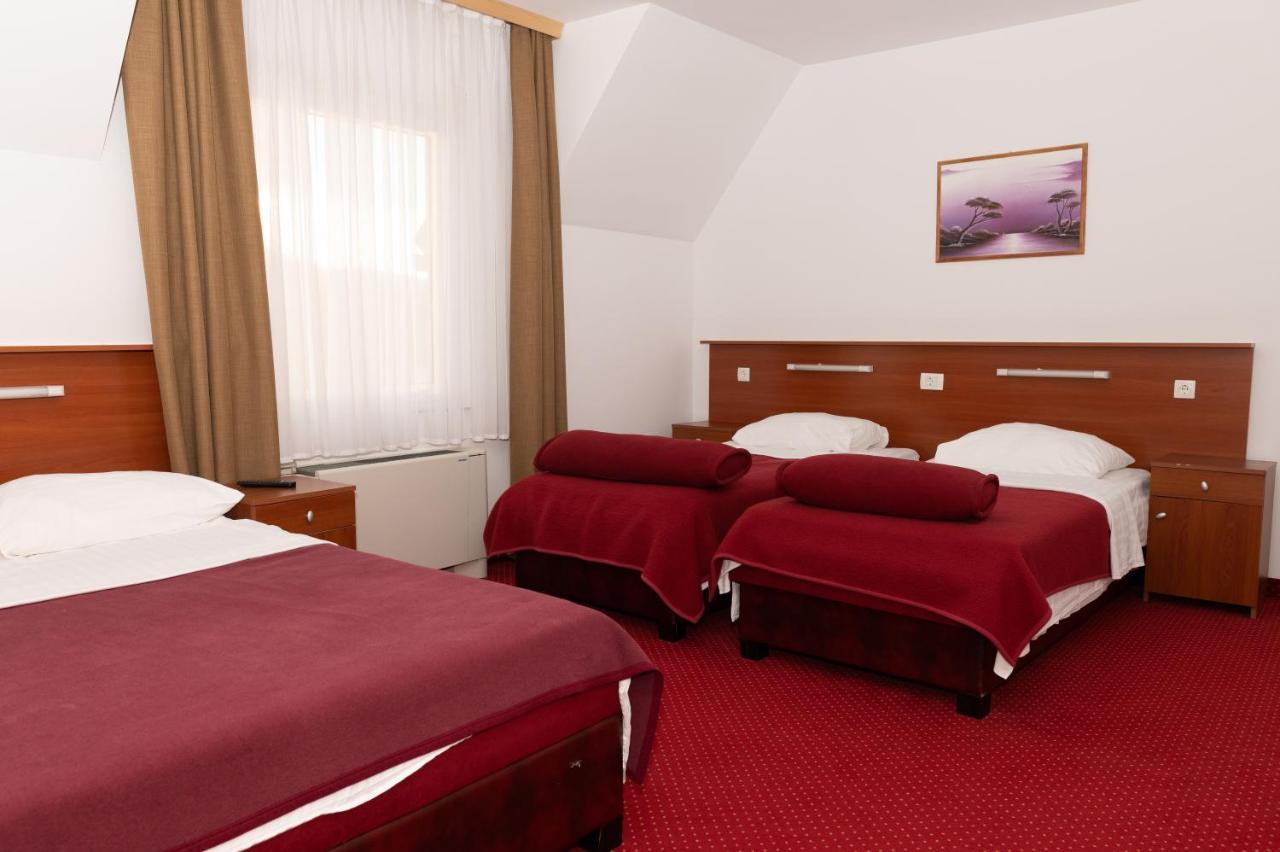 Hotel Mirni Kutak Otočac Dış mekan fotoğraf