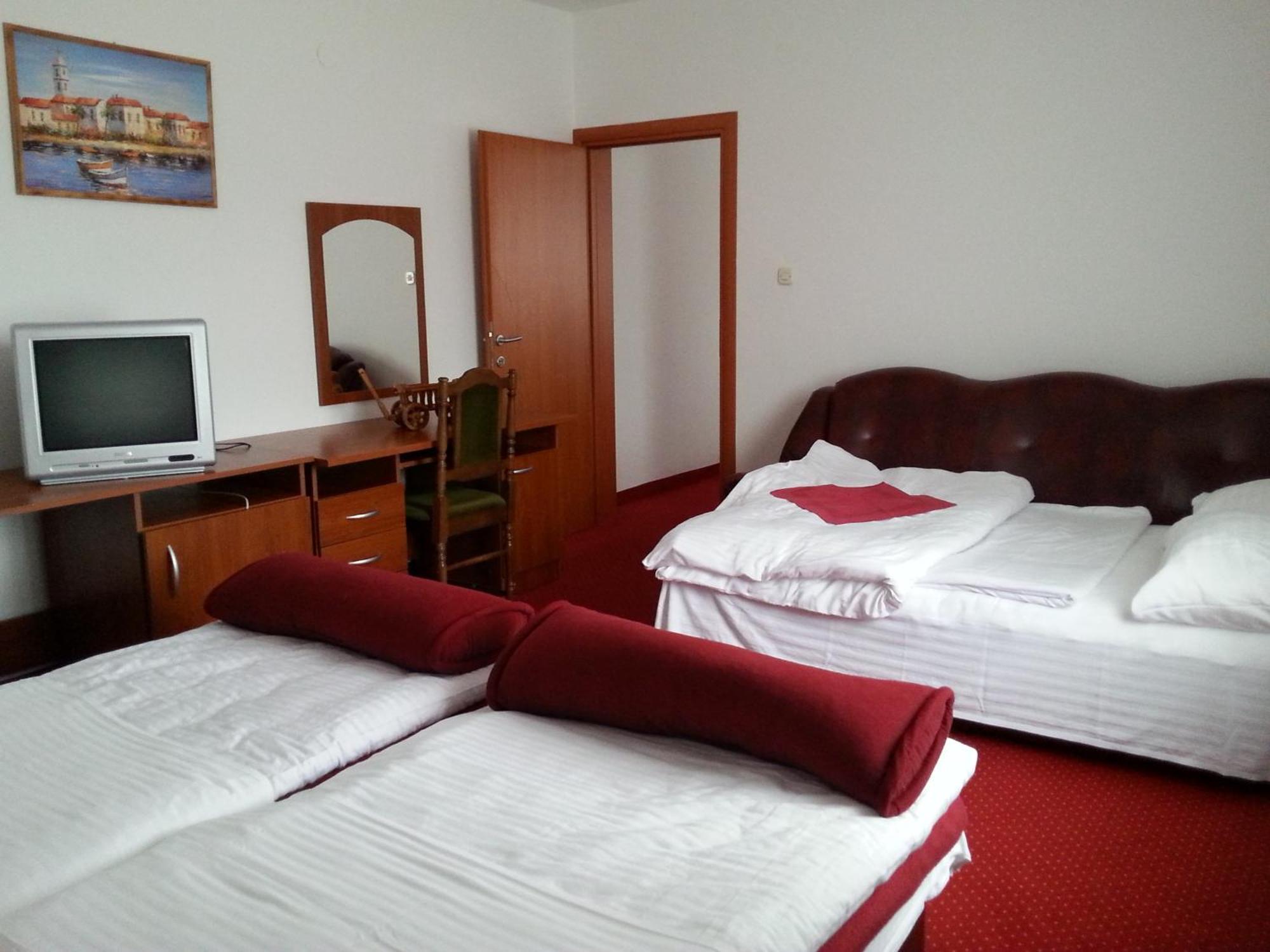 Hotel Mirni Kutak Otočac Dış mekan fotoğraf