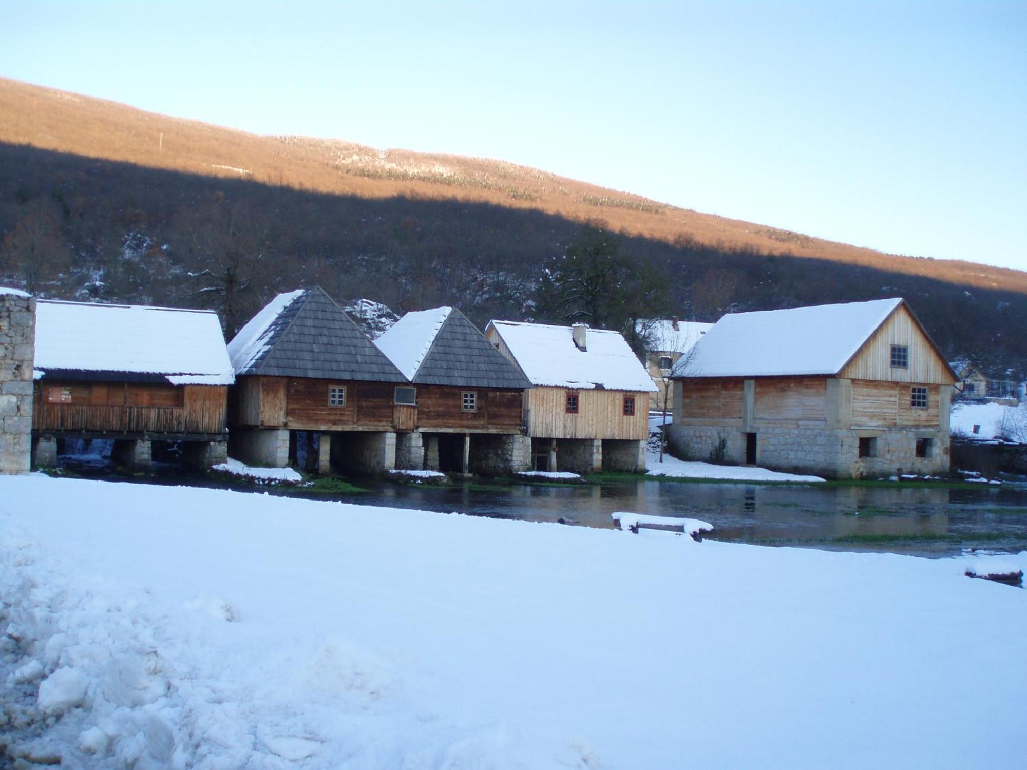 Hotel Mirni Kutak Otočac Dış mekan fotoğraf