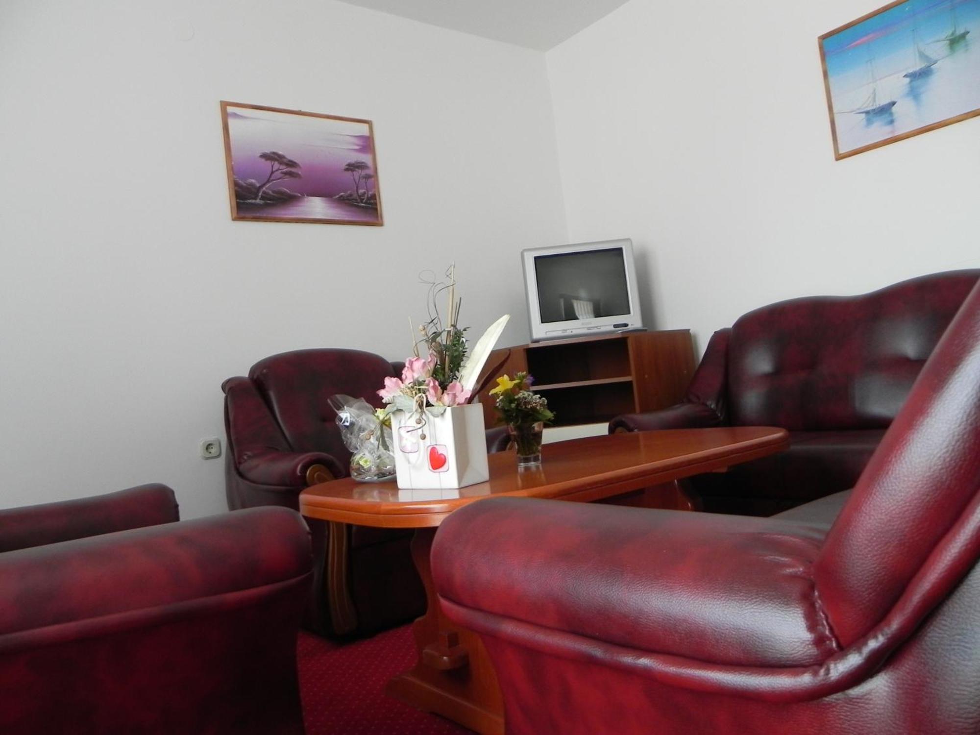 Hotel Mirni Kutak Otočac Dış mekan fotoğraf
