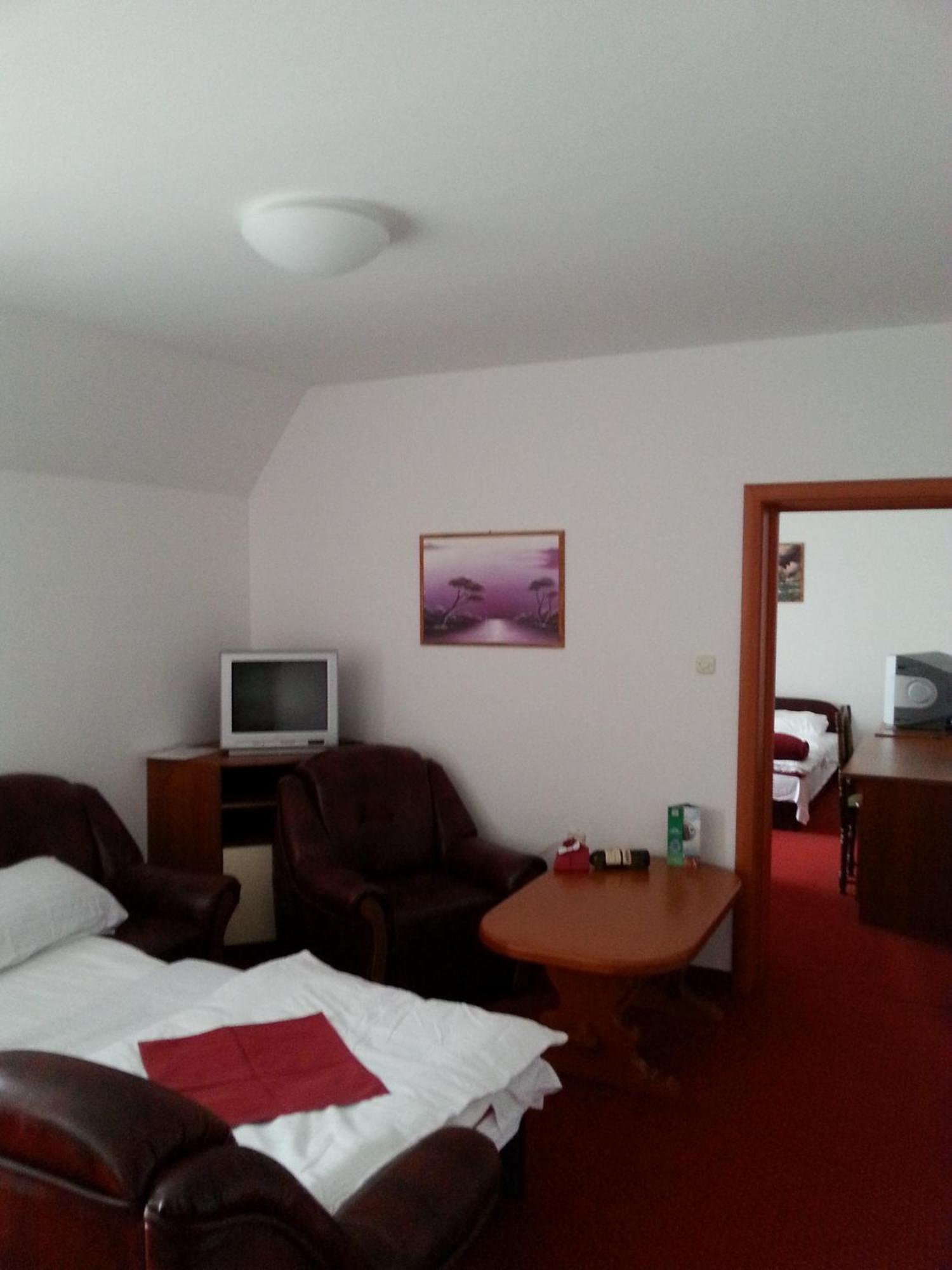 Hotel Mirni Kutak Otočac Oda fotoğraf