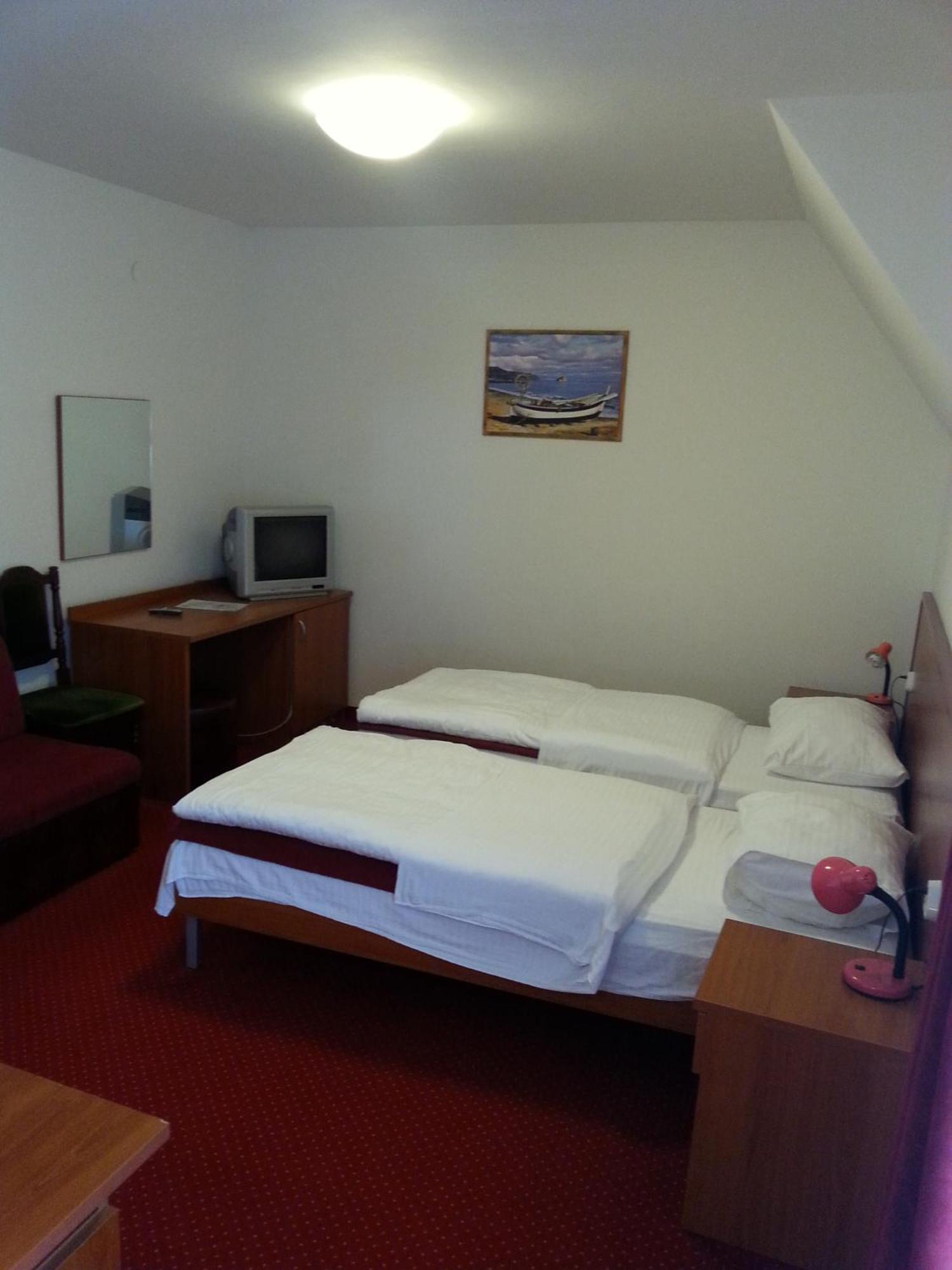 Hotel Mirni Kutak Otočac Oda fotoğraf