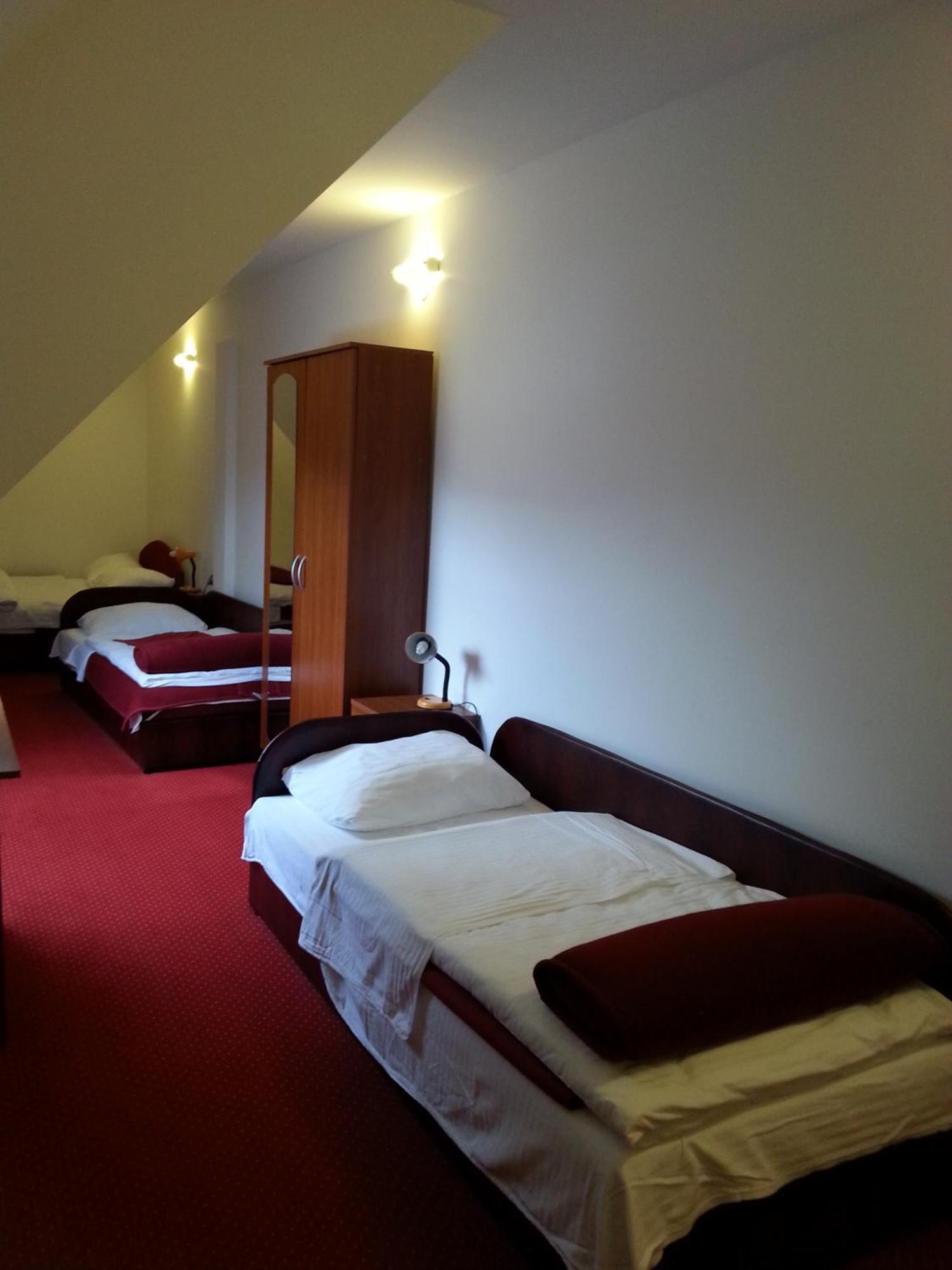 Hotel Mirni Kutak Otočac Oda fotoğraf