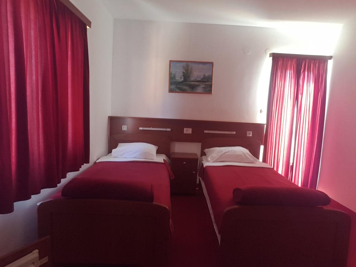 Hotel Mirni Kutak Otočac Dış mekan fotoğraf