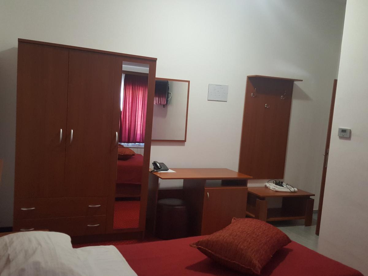 Hotel Mirni Kutak Otočac Dış mekan fotoğraf