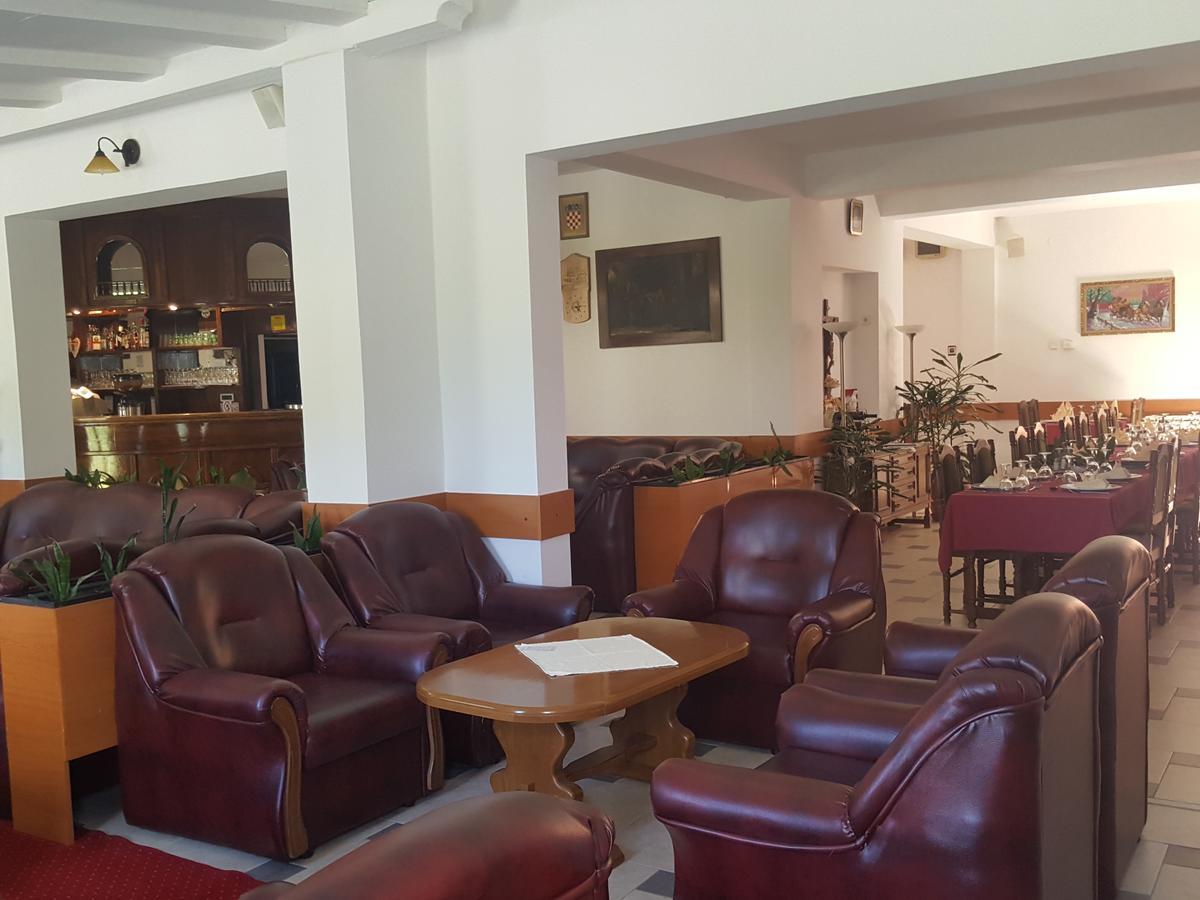 Hotel Mirni Kutak Otočac Dış mekan fotoğraf