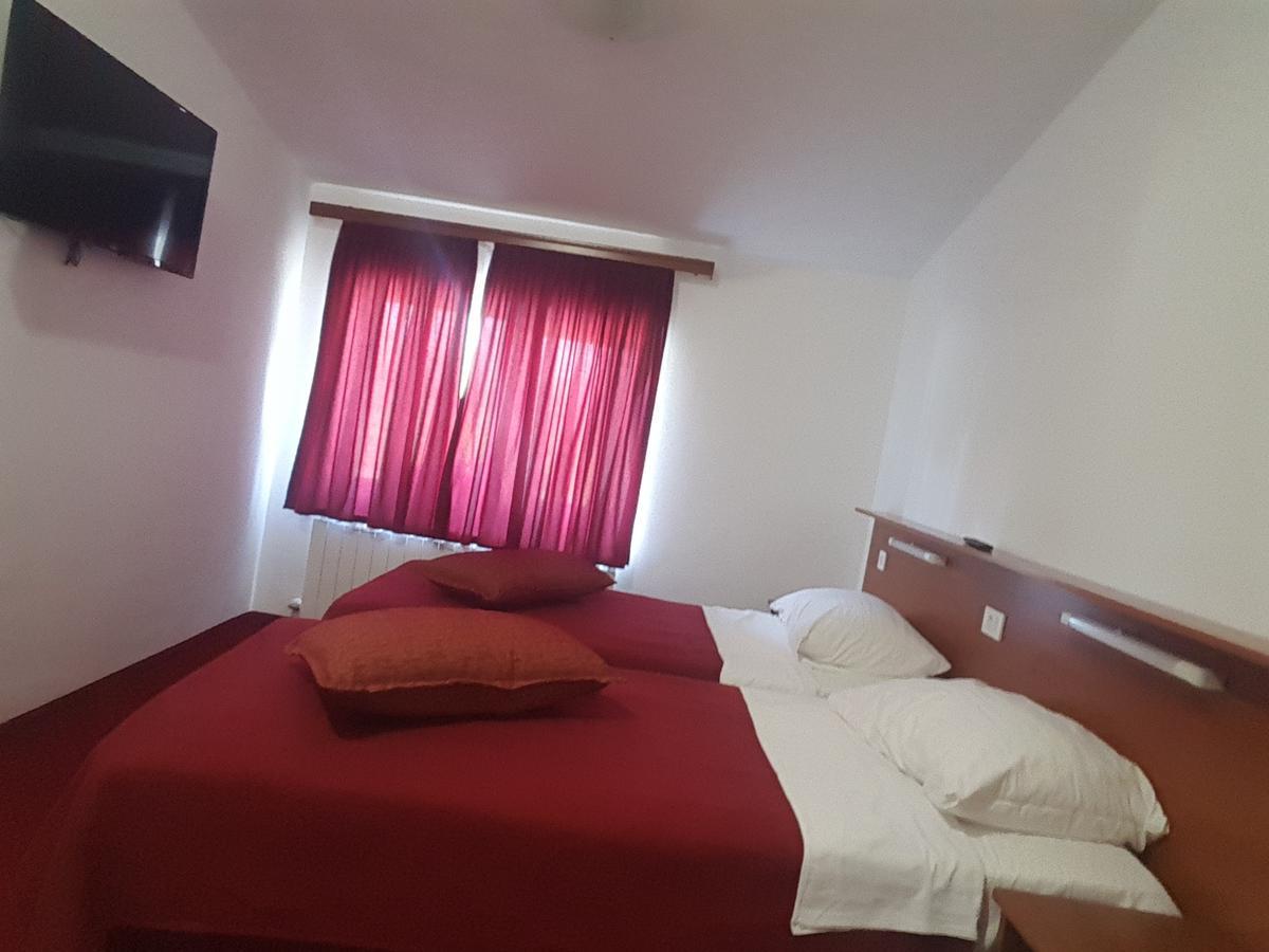 Hotel Mirni Kutak Otočac Dış mekan fotoğraf