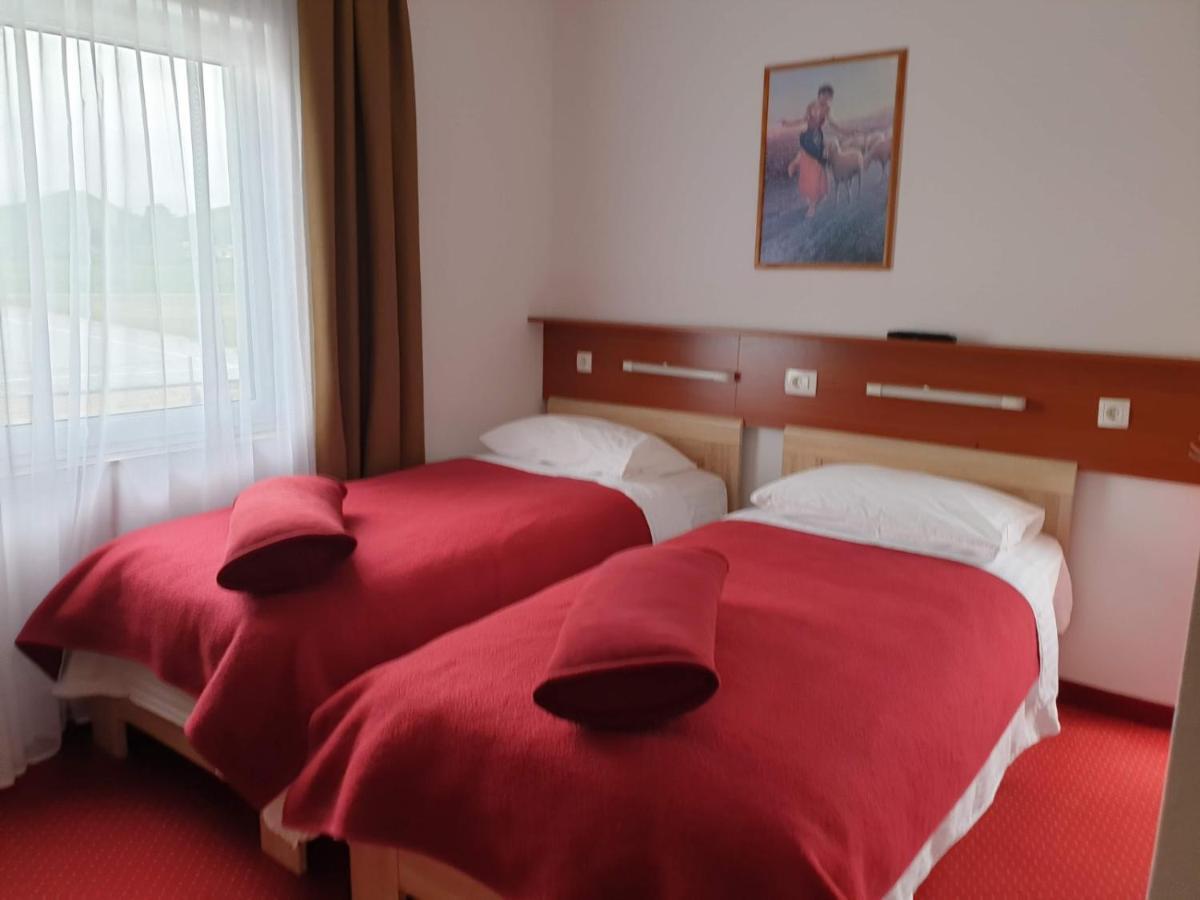 Hotel Mirni Kutak Otočac Dış mekan fotoğraf