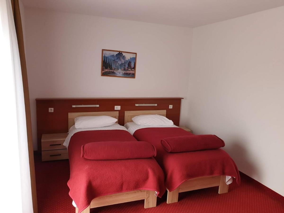 Hotel Mirni Kutak Otočac Dış mekan fotoğraf