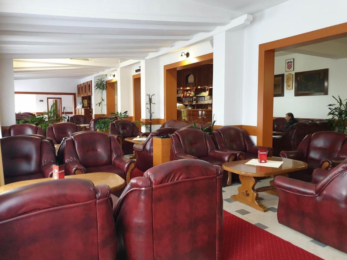Hotel Mirni Kutak Otočac Dış mekan fotoğraf